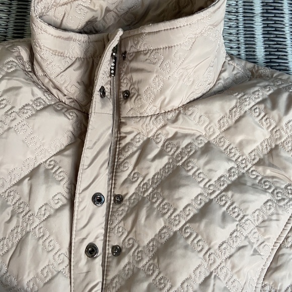 Beautiful jacket - Picture 6 of 8